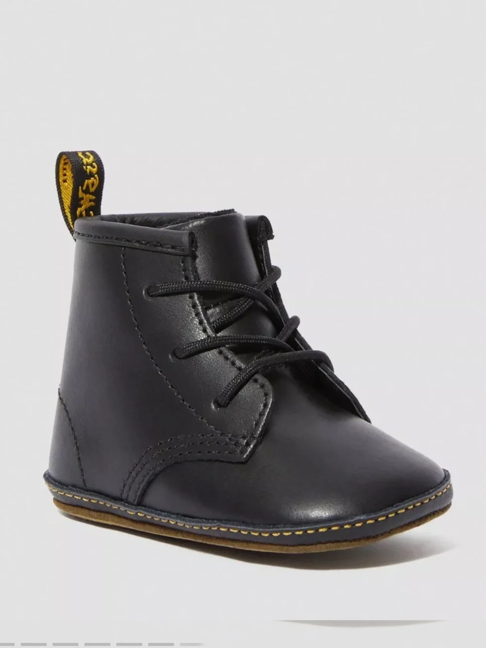 DR MARTENS NEWBORN 1460 AUBURN LEATHER black booties size 4
